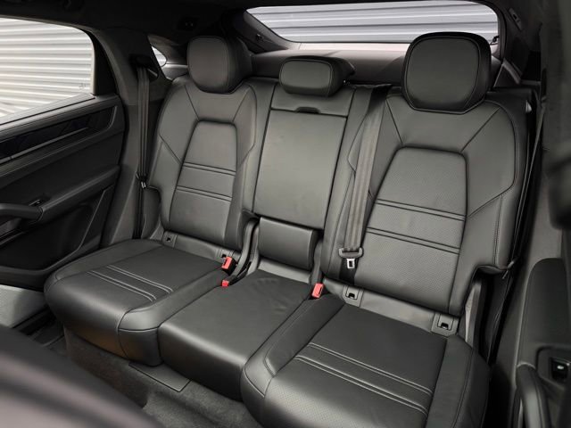 New 2026 Porsche Cayenne GTS image 14