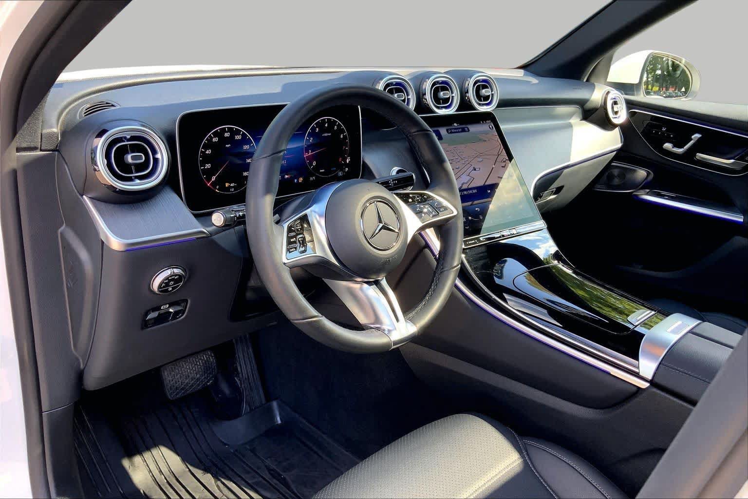 Used 2025 Mercedes-Benz GLC 300 4MATIC image 18