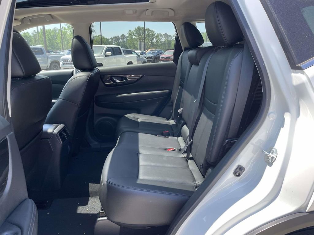 Used 2018 Nissan Rogue SL w/ Premium Package FWD image 11