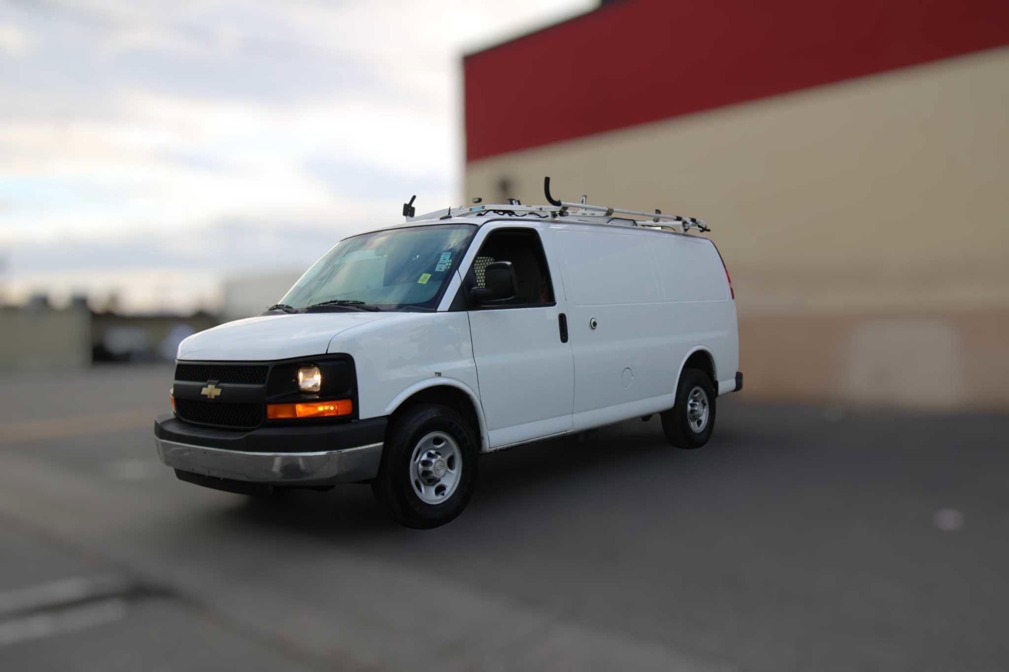 Used 2014 Chevrolet Express 2500 image 8