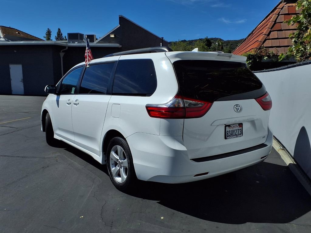 Used 2020 Toyota Sienna LE w/ Carpet Mat Package FWD image 6