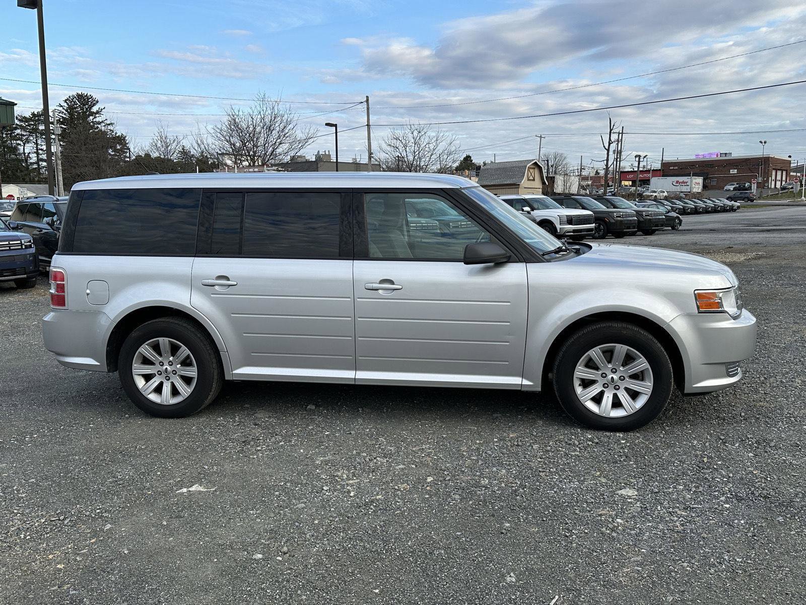 Used 2011 Ford Flex SE w/ Trailer Tow Pkg Class III image 9