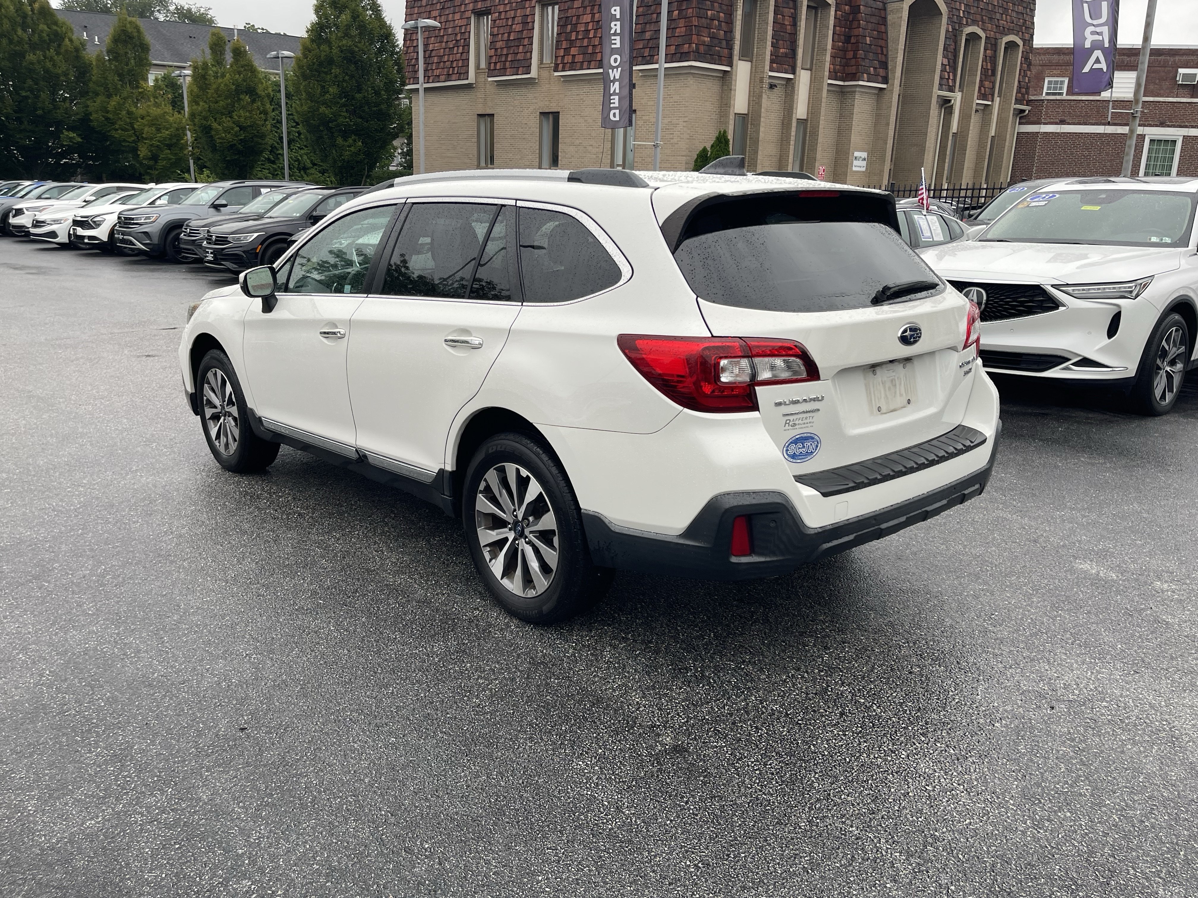 Used 2018 Subaru Outback 3.6R Touring AWD/4WD image 5