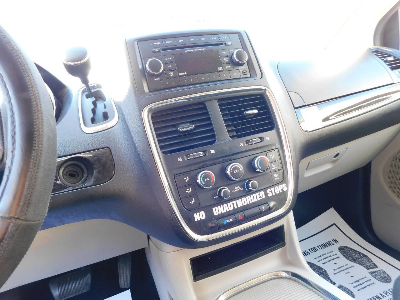 Used 2016 Dodge Grand Caravan SXT image 33