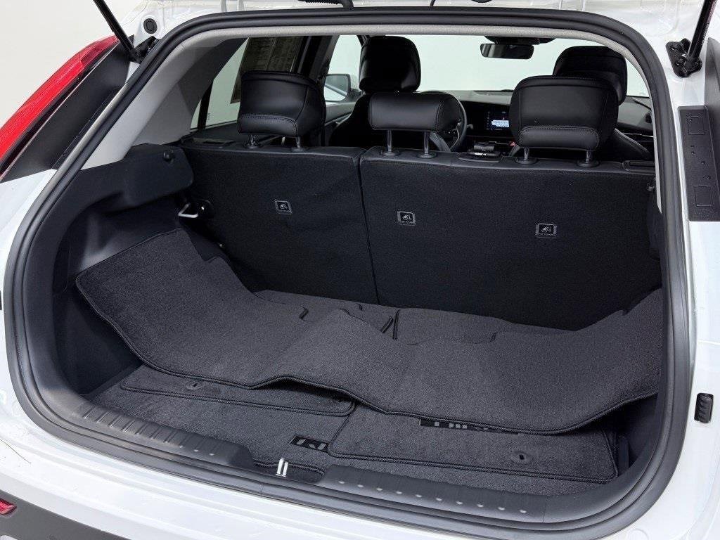 Used 2023 Kia Niro EX image 16