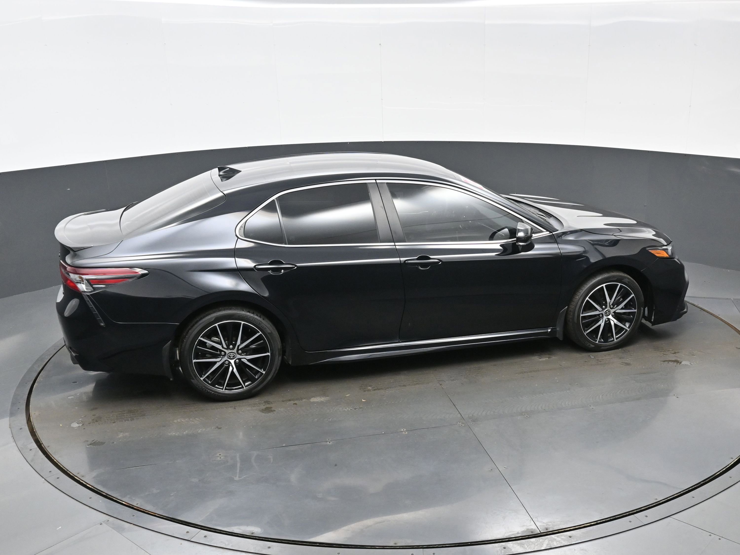 Used 2024 Toyota Camry SE FWD image 39