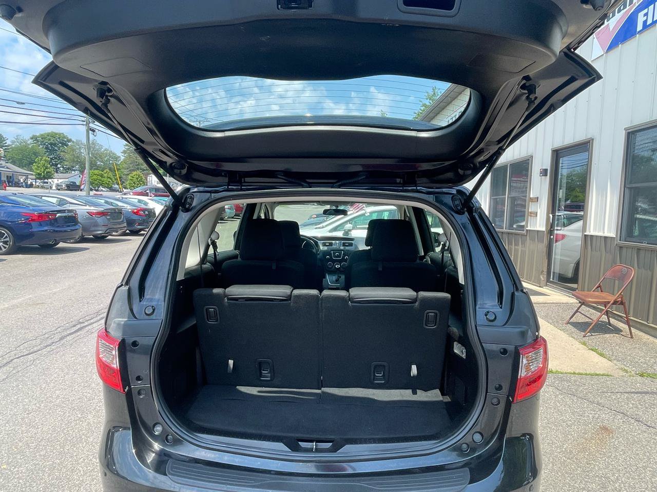 Used 2014 MAZDA MAZDA5 Touring w/ Moonroof & Audio Package FWD image 8