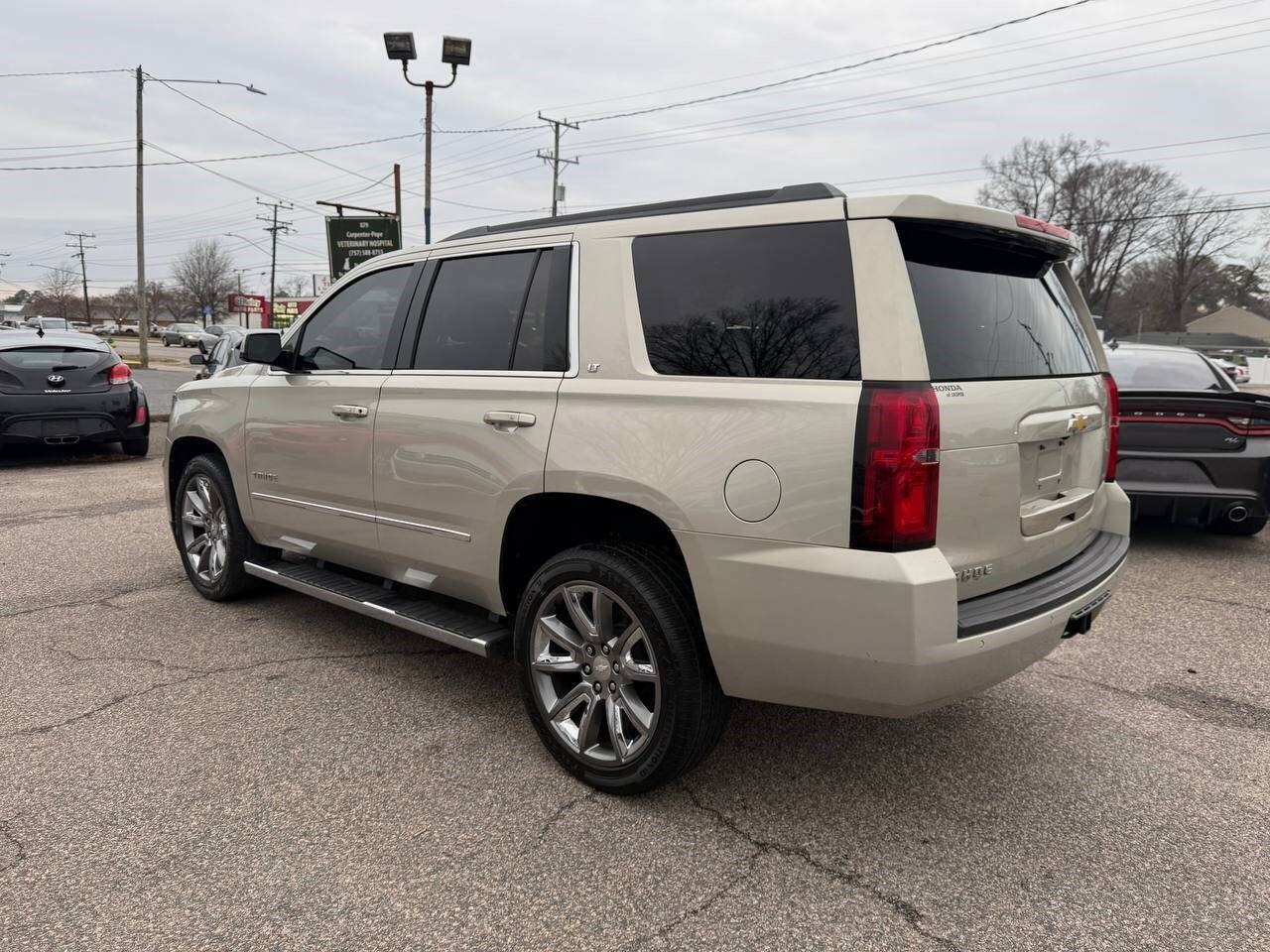 Used 2017 Chevrolet Tahoe LT w/ LT Signature Package RWD image 3
