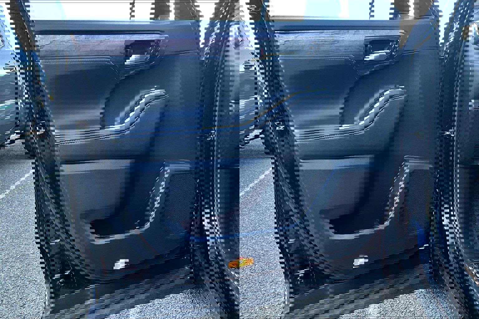 Used 2023 Toyota Highlander Platinum image 22