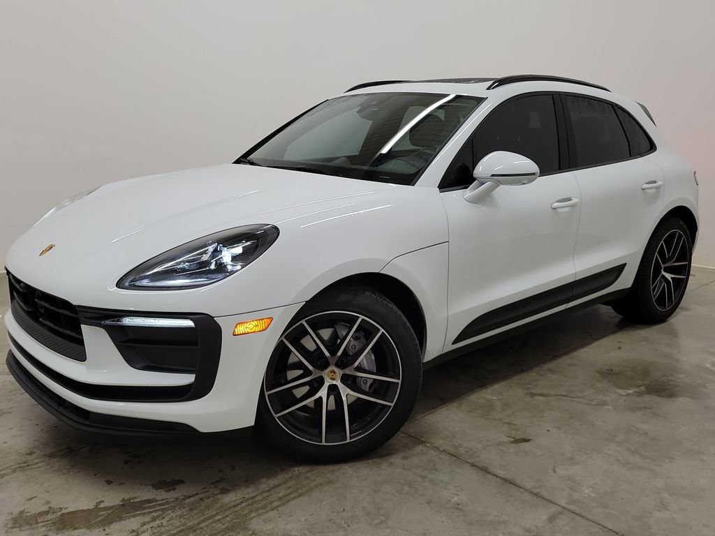 Used 2025 Porsche Macan image 32