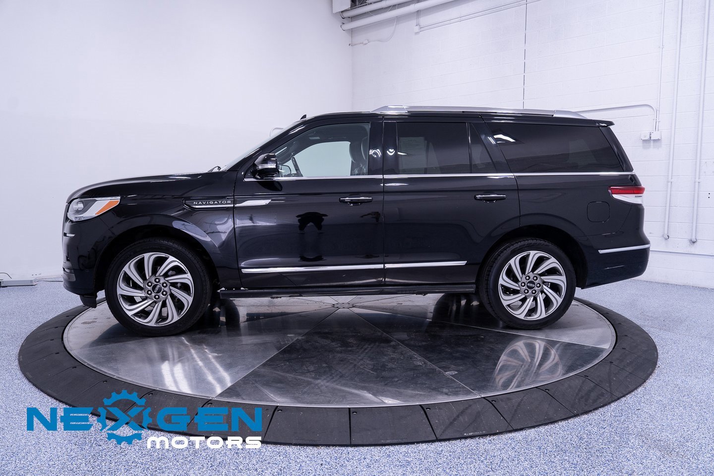 Used 2022 Lincoln Navigator Reserve image 33