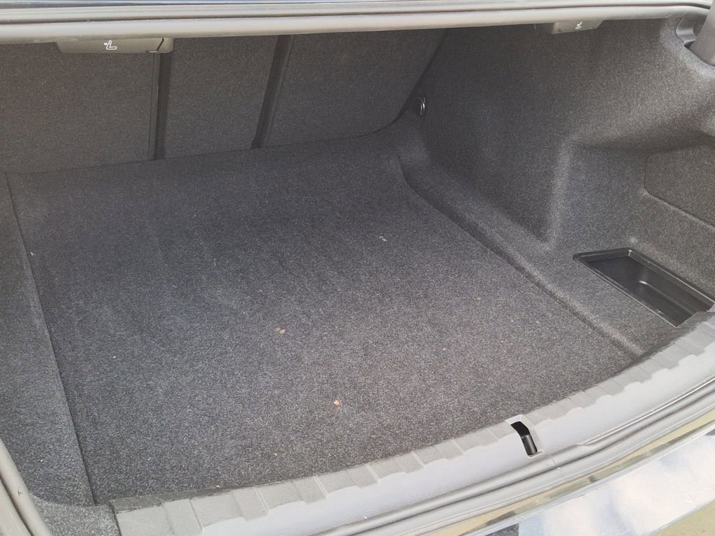 Used 2025 BMW 330i Sedan image 8