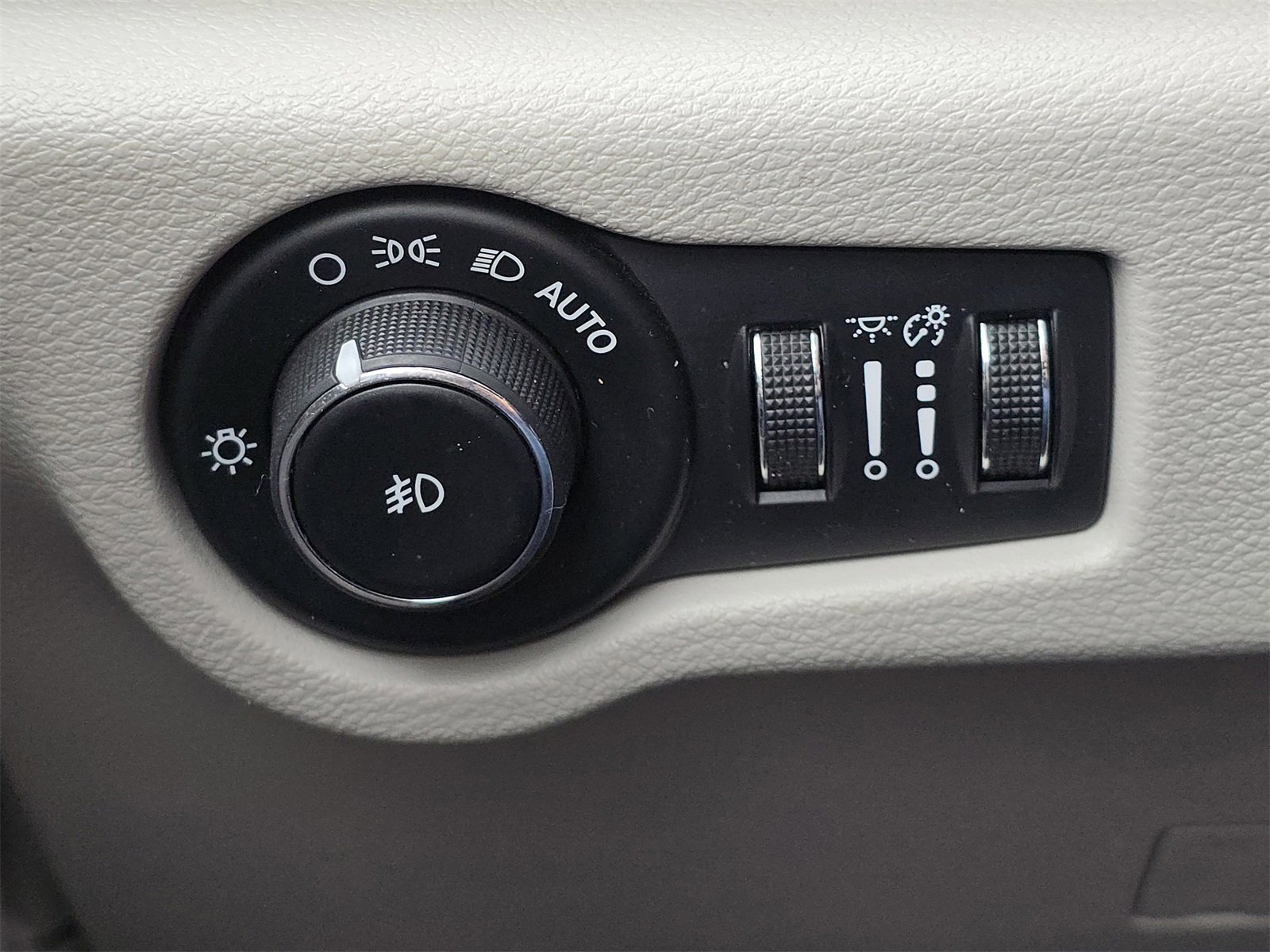 Used 2017 Chrysler Pacifica Touring-L image 21