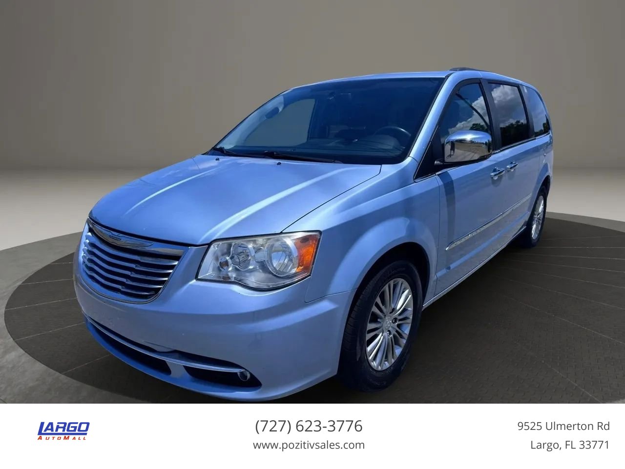 Used 2013 Chrysler Town & Country Touring-L w/ Driver Convenience Group FWD image 1