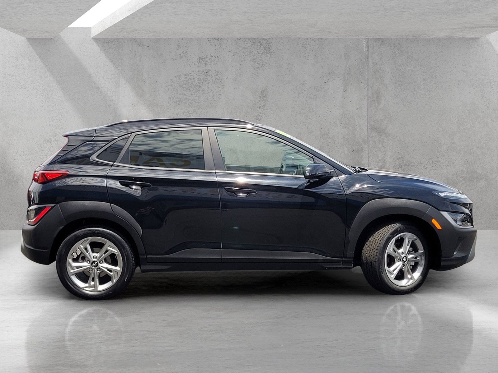 Used 2023 Hyundai Kona SEL w/ Cargo Package FWD image 3