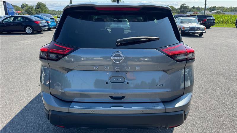Used 2024 Nissan Rogue S AWD/4WD image 17