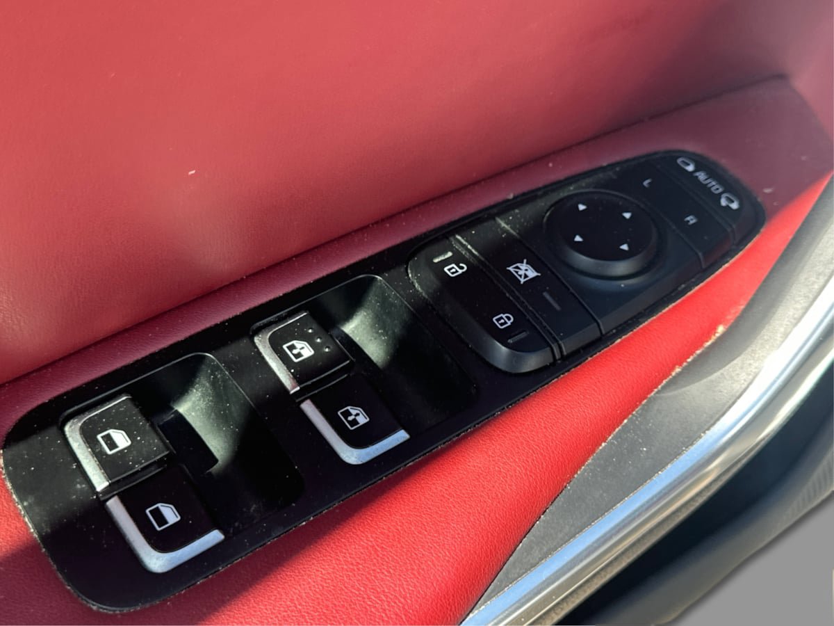 Used 2019 Kia Stinger GT2 AWD/4WD image 16