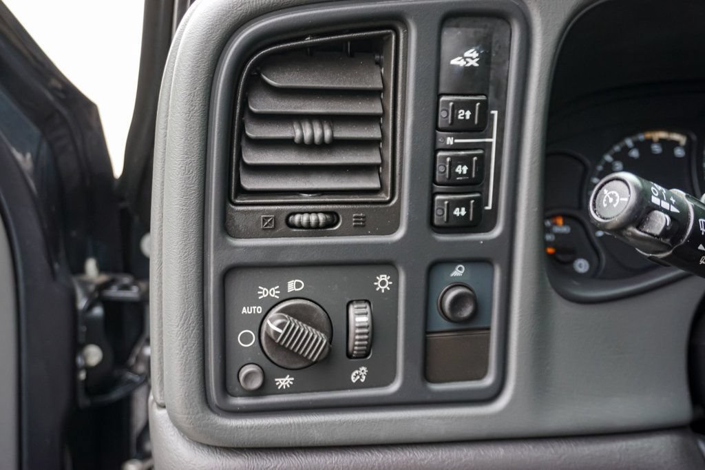 Used 2004 Chevrolet Silverado 2500 LS AWD/4WD image 17