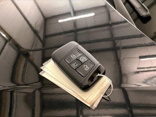 Used 2020 Volkswagen Tiguan SEL AWD/4WD image 10