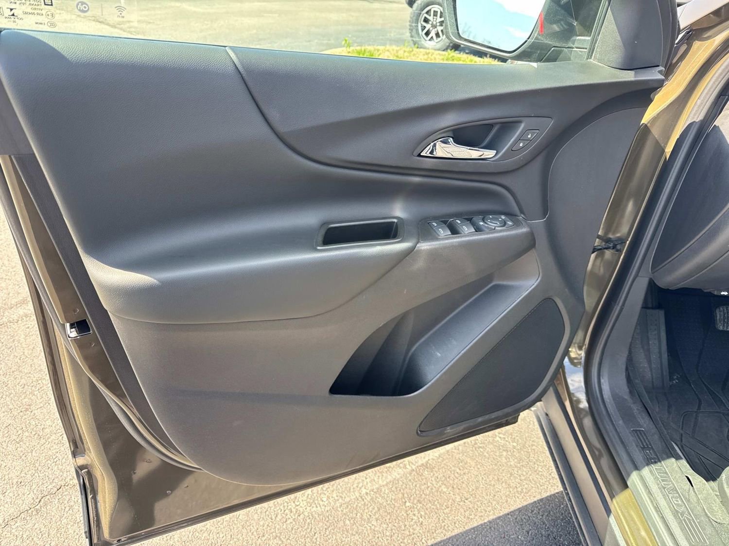 Used 2023 Chevrolet Equinox LT image 20