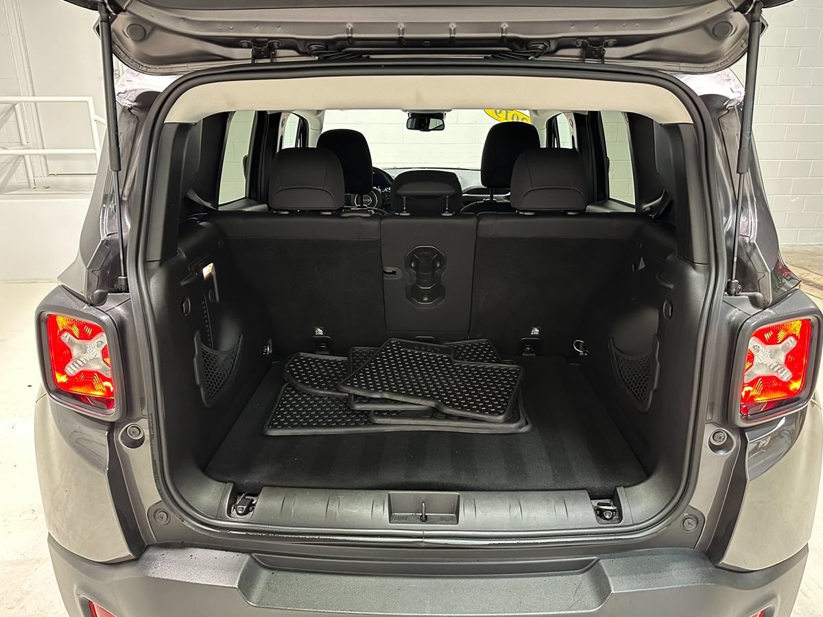 Used 2019 Jeep Renegade Altitude w/ Quick Order Package 2XM AWD/4WD image 8