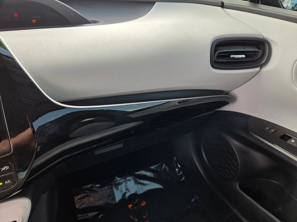 Used 2016 Toyota Prius Four image 28