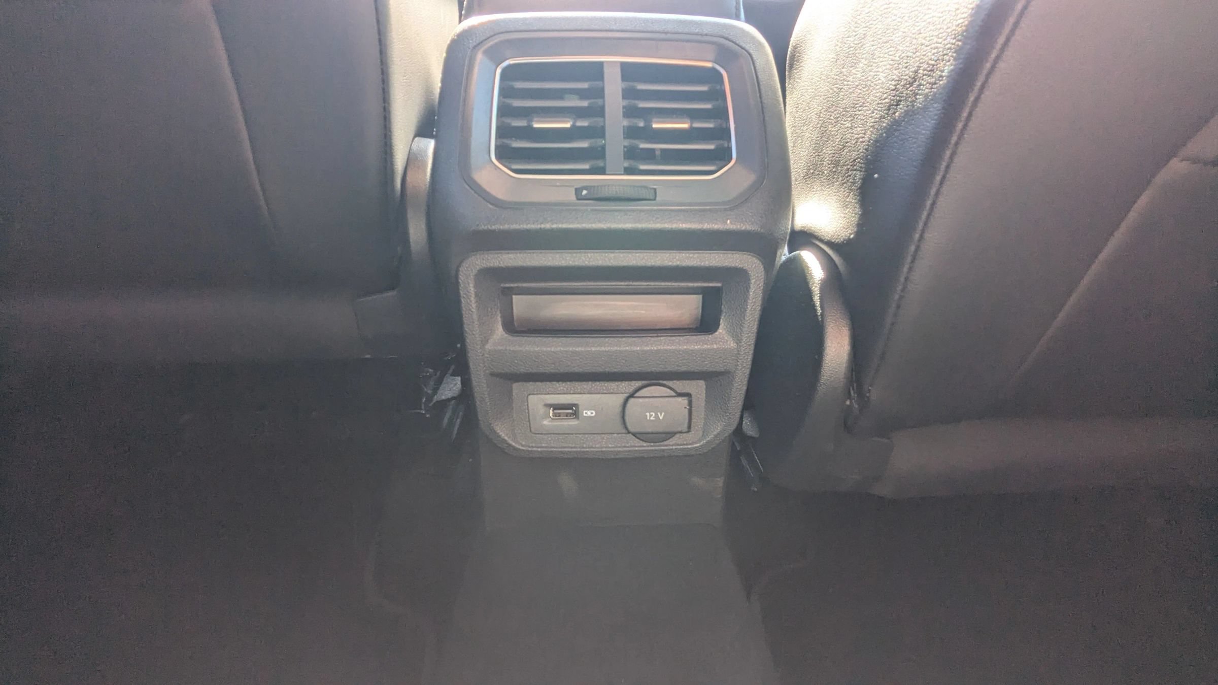 Used 2018 Volkswagen Tiguan SE w/ Panoramic Sunroof Package AWD/4WD image 25