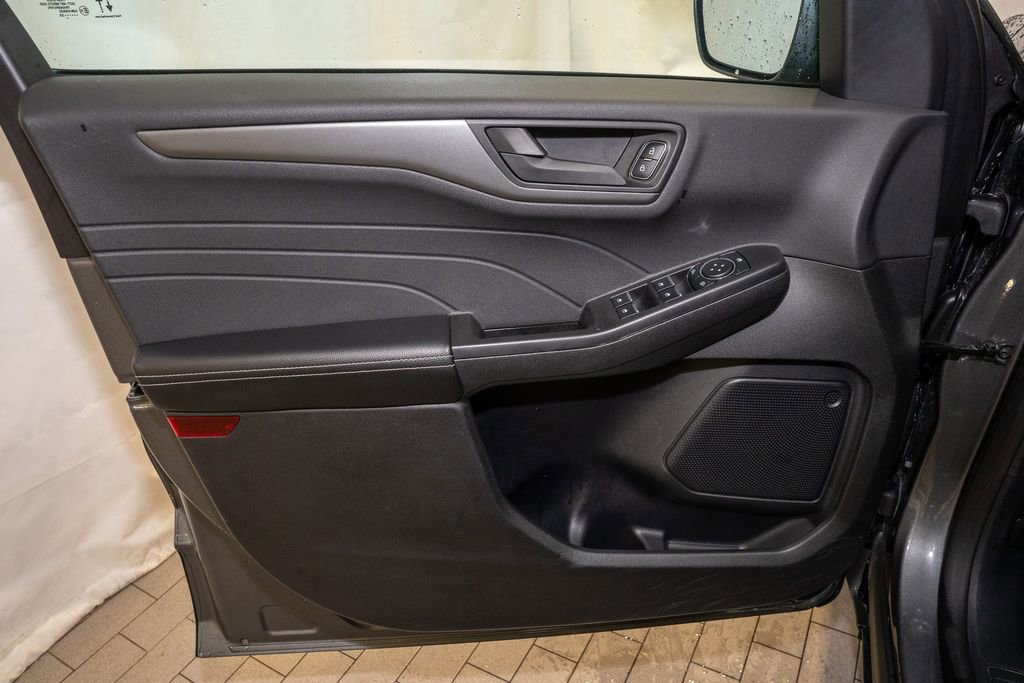 Used 2025 Ford Escape Active image 11