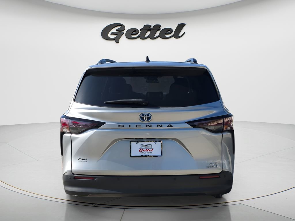 Used 2023 Toyota Sienna XLE image 5