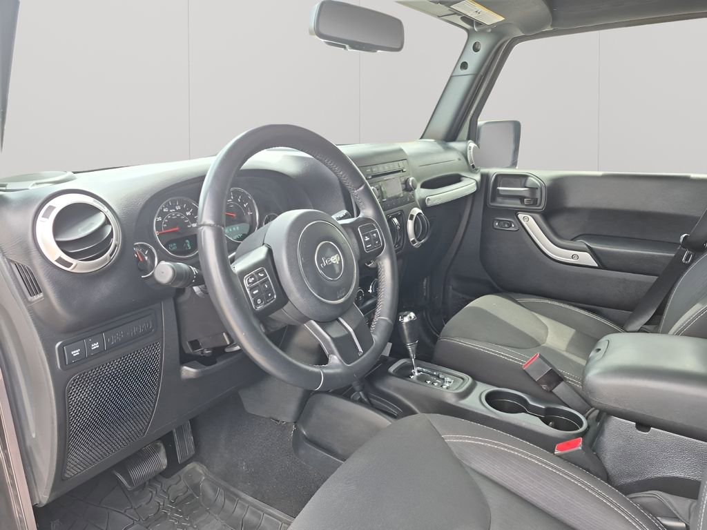 Used 2016 Jeep Wrangler Unlimited Rubicon w/ Connectivity Group image 27