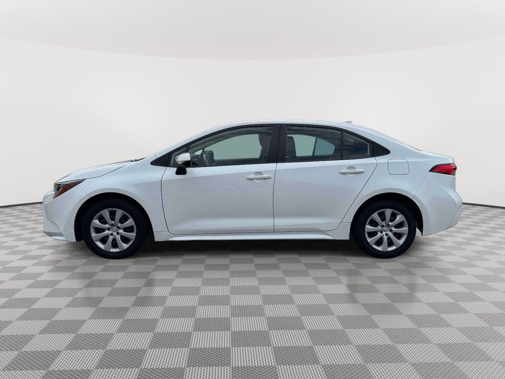 Used 2023 Toyota Corolla LE FWD image 4