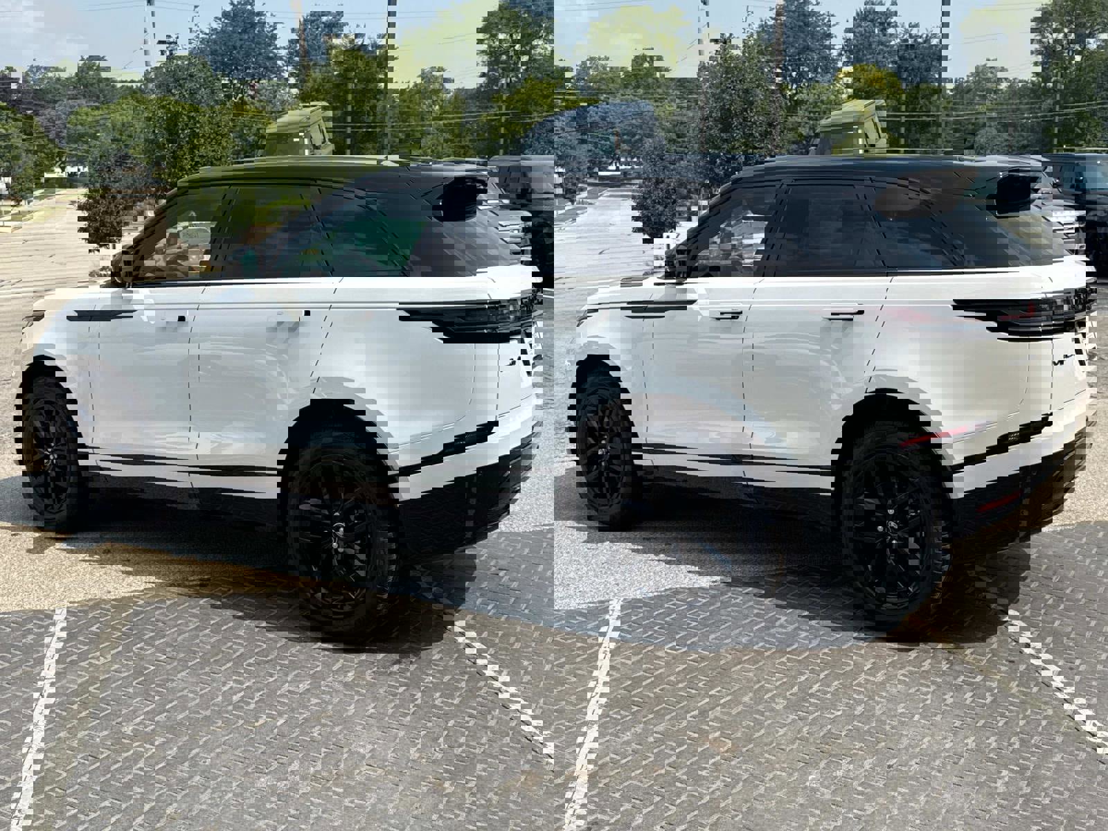 Certified 2025 Land Rover Range Rover Velar Dynamic SE image 8