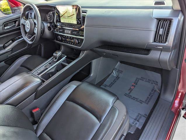 Used 2024 Nissan Pathfinder SL FWD image 22