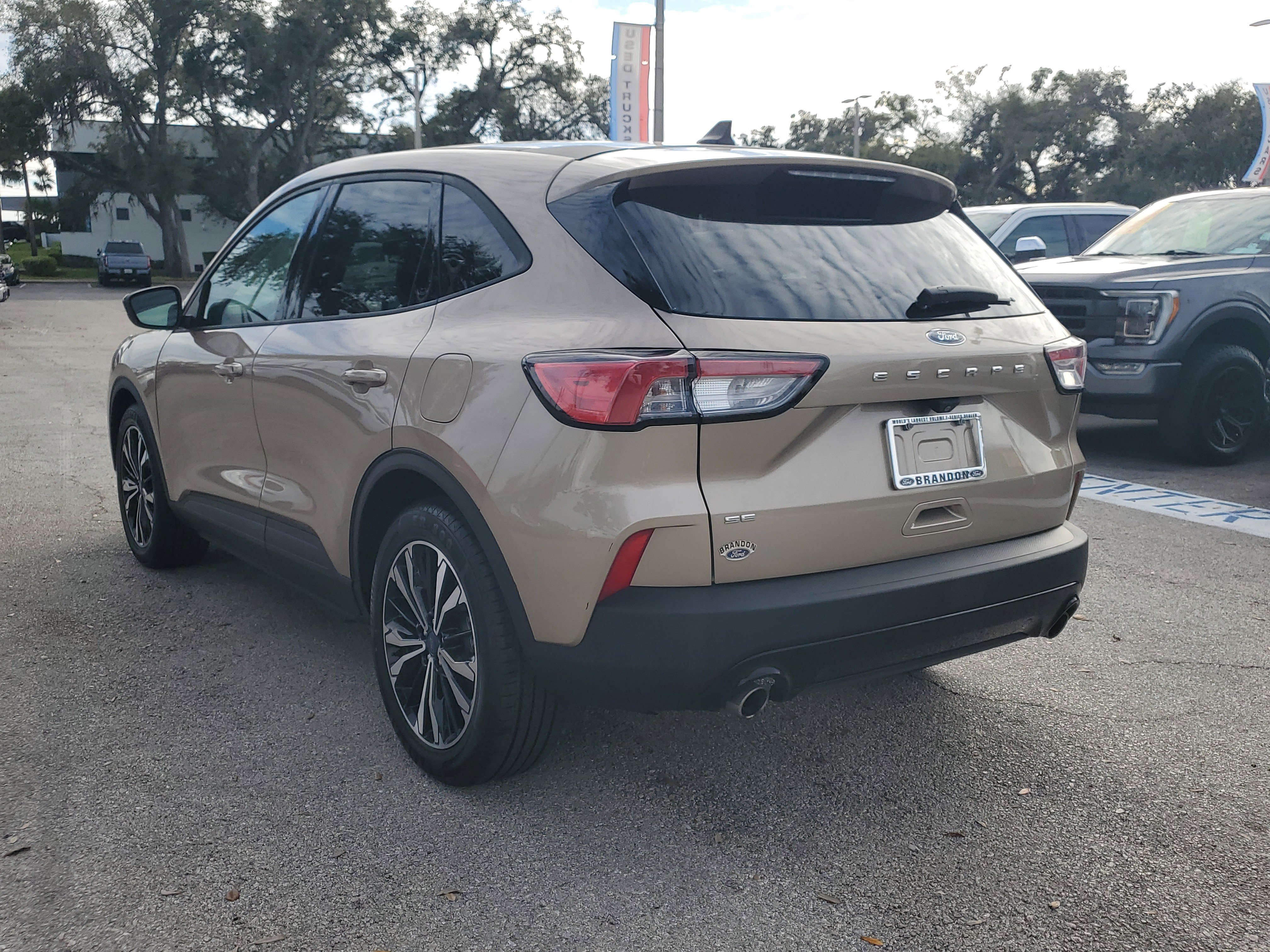 Used 2021 Ford Escape SE w/ SE Sport Appearance Package image 7