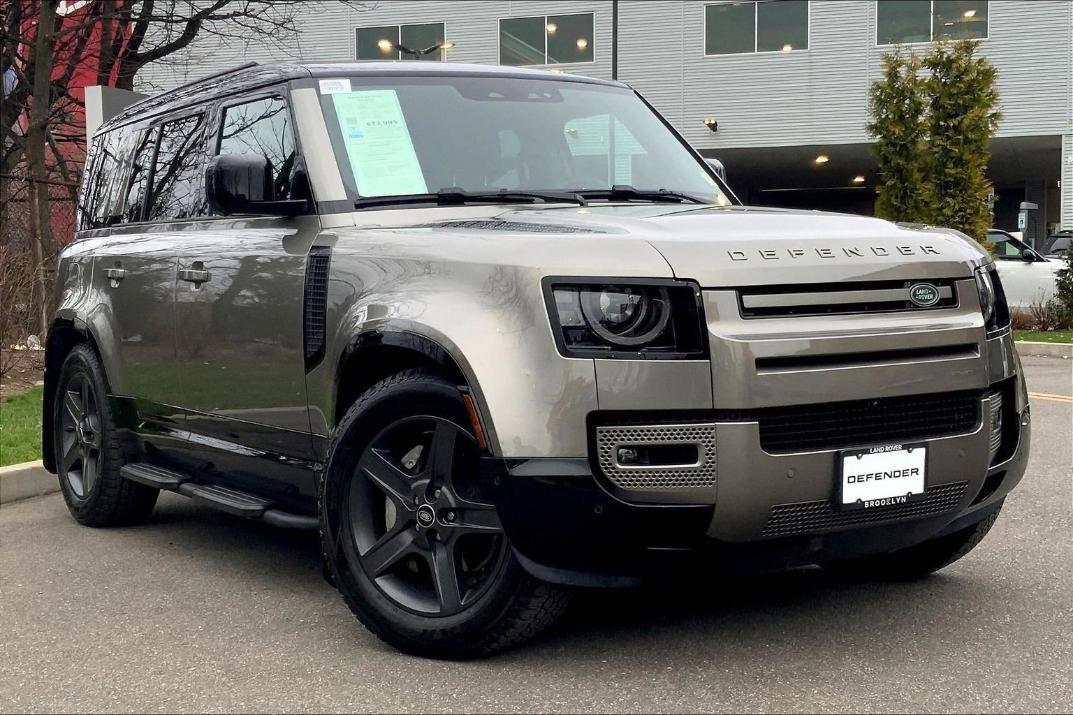 Used 2025 Land Rover Defender 110 X-Dynamic SE image 2