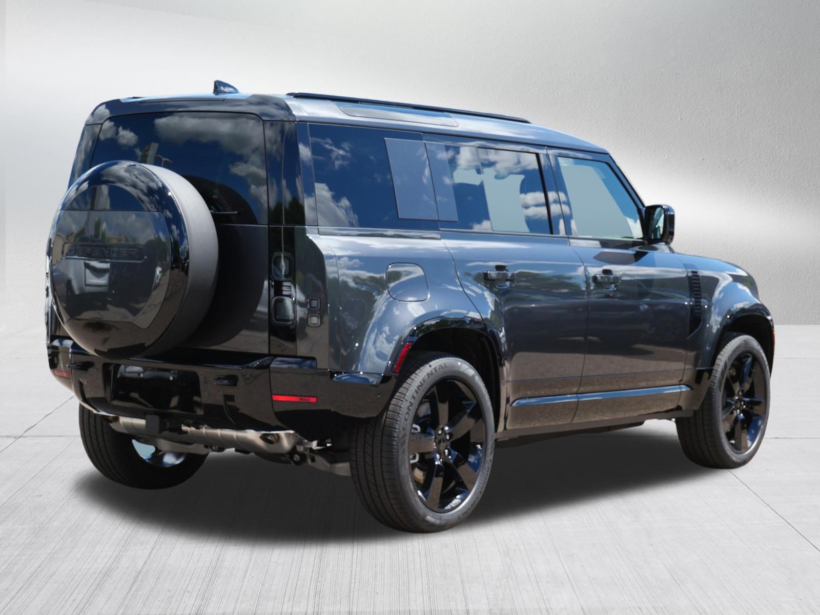 New 2026 Land Rover Defender 110 X-Dynamic SE AWD/4WD image 2