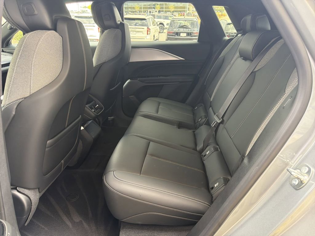 Used 2024 Cadillac Lyriq Tech image 26