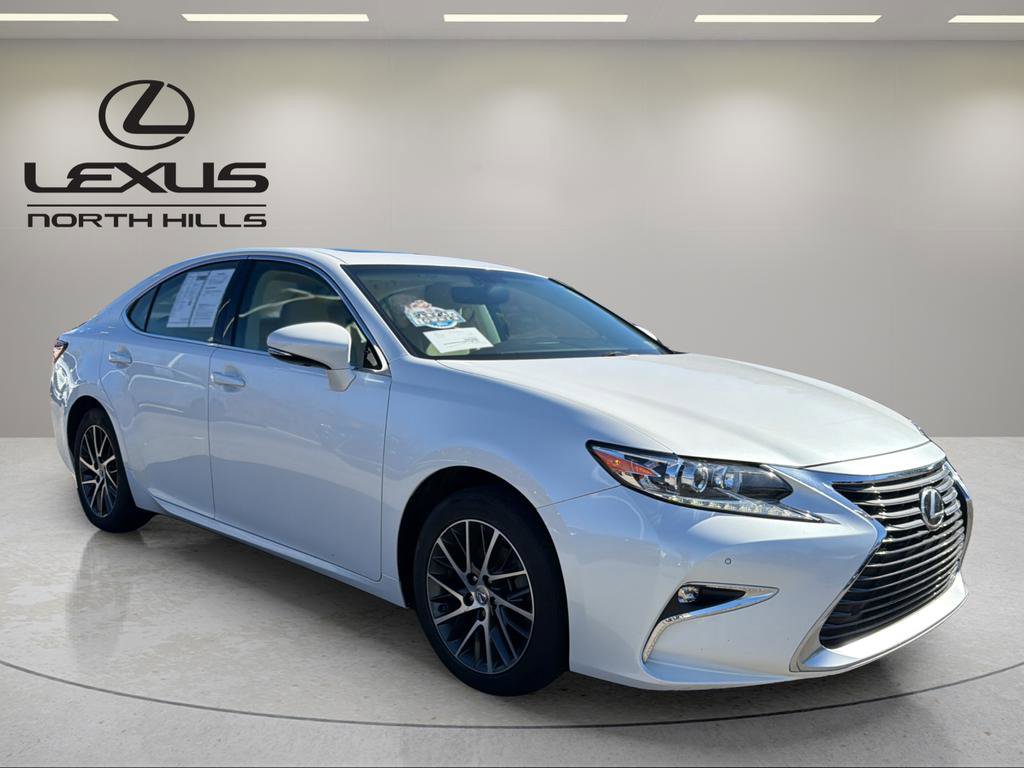 Used 2016 Lexus ES 350 w/ Navigation System Package image 4