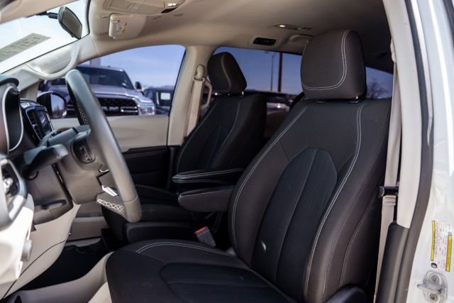 Used 2022 Chrysler Voyager LX FWD image 23