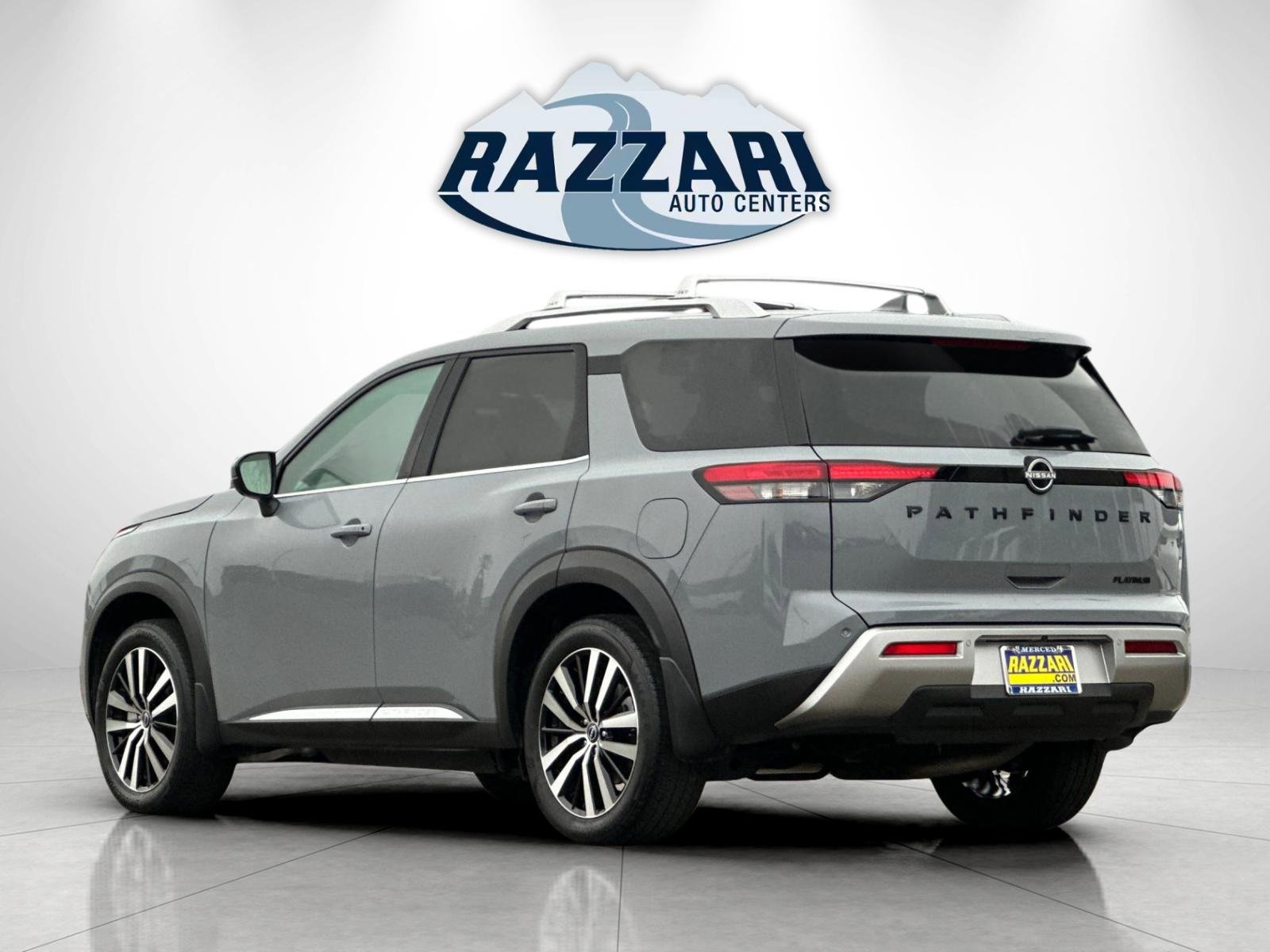 Used 2023 Nissan Pathfinder Platinum w/ Black Appearance Package image 5