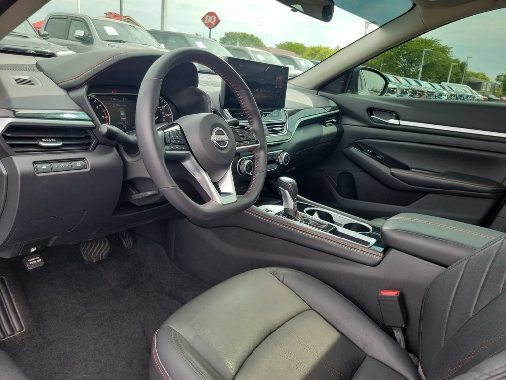 Used 2024 Nissan Altima 2.5 SR w/ SR Premium Package FWD image 21