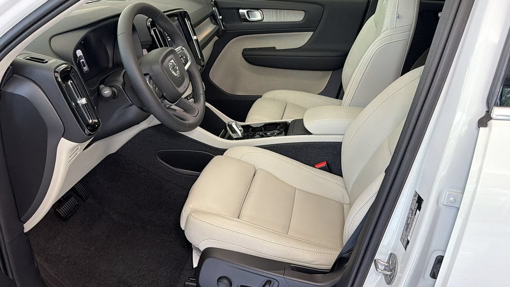 Used 2025 Volvo XC40 B5 Plus w/ Protection Package Premier AWD/4WD image 20