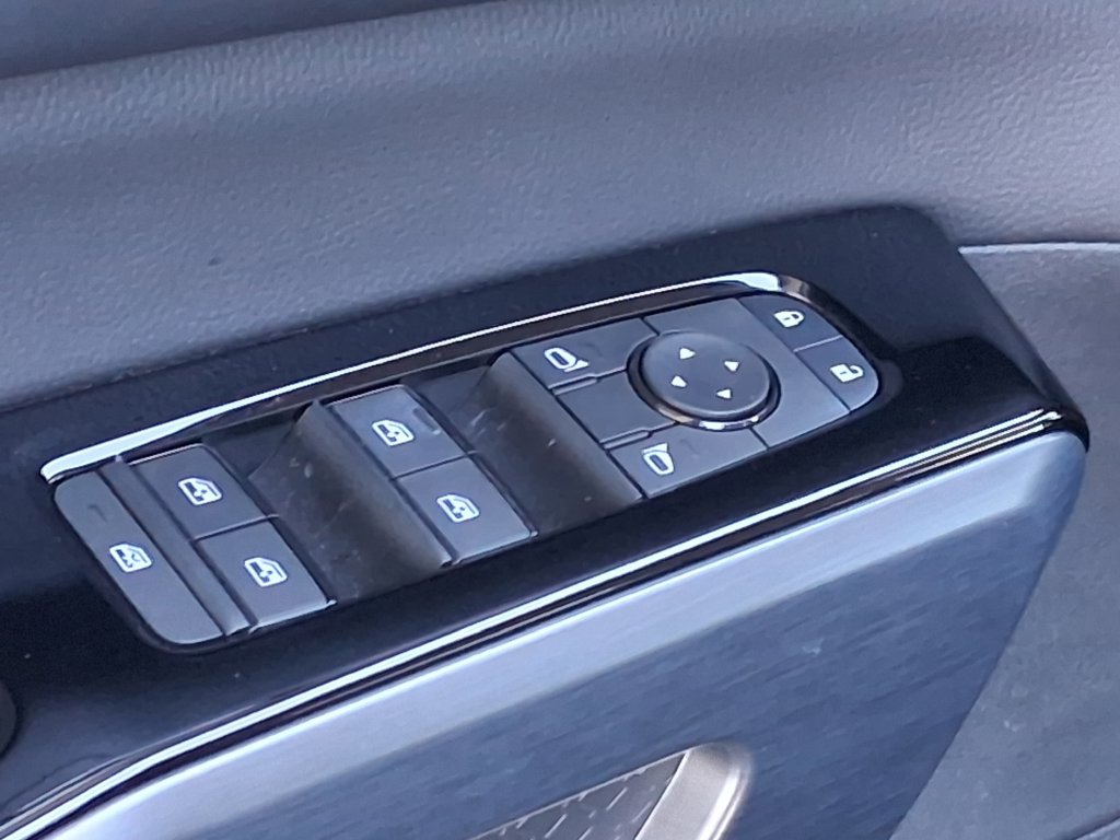 Used 2025 Nissan Pathfinder SL FWD image 17