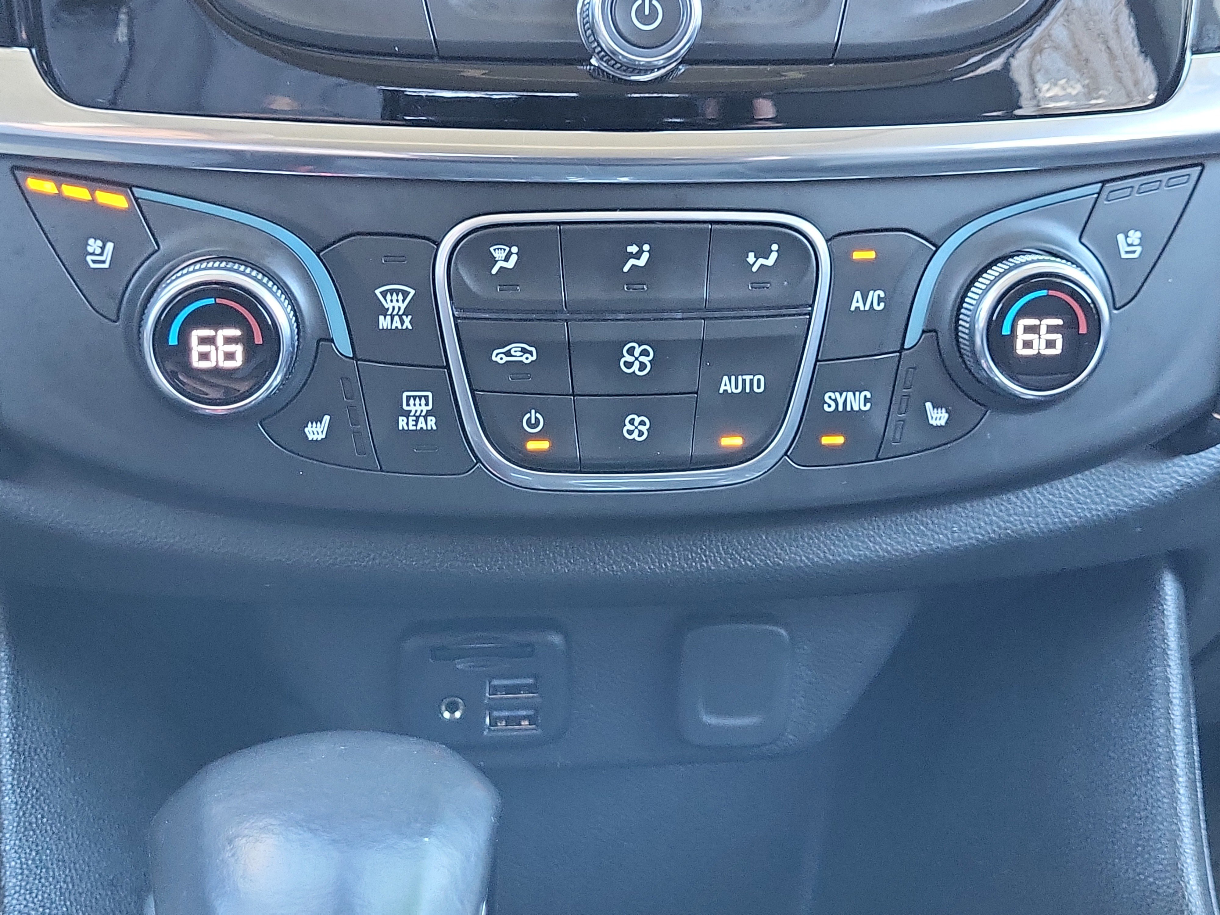 Used 2021 Chevrolet Traverse Premier w/ Redline Edition AWD/4WD image 27