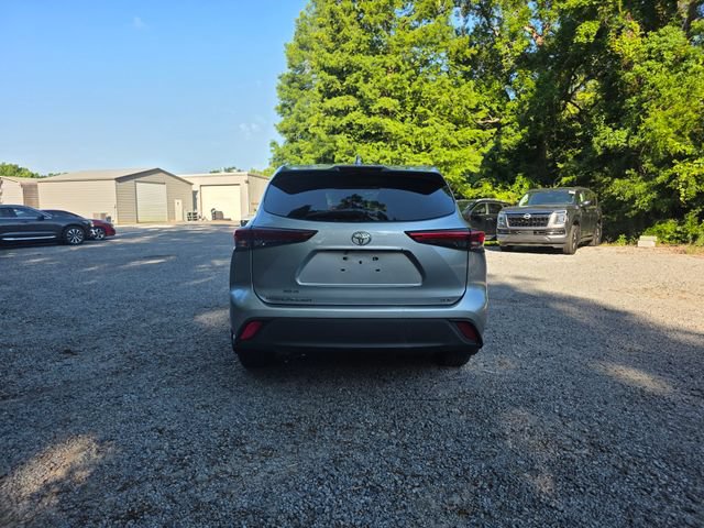 Used 2020 Toyota Highlander XLE FWD image 5
