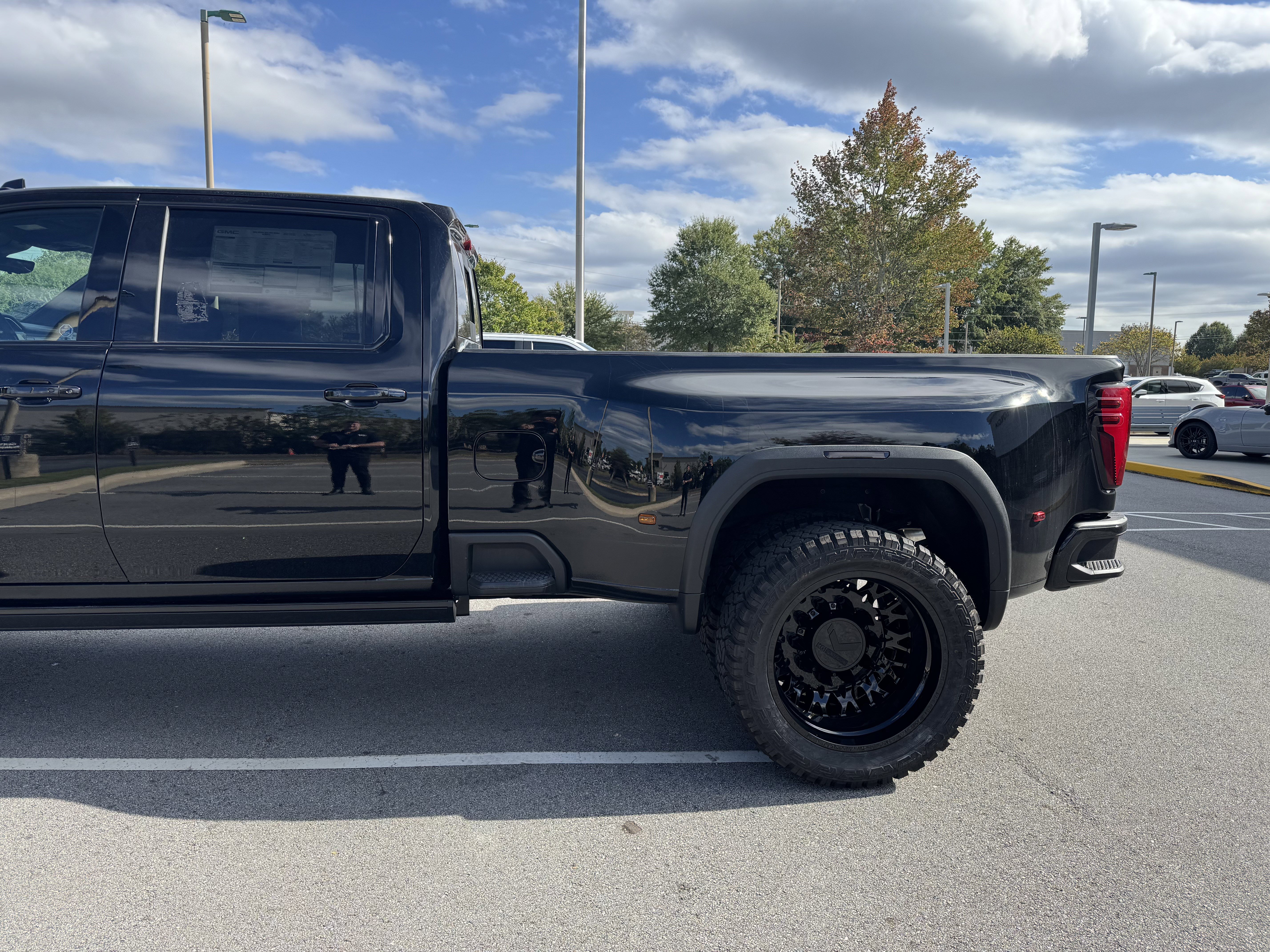 Used 2026 GMC Sierra 3500 Denali Ultimate image 8