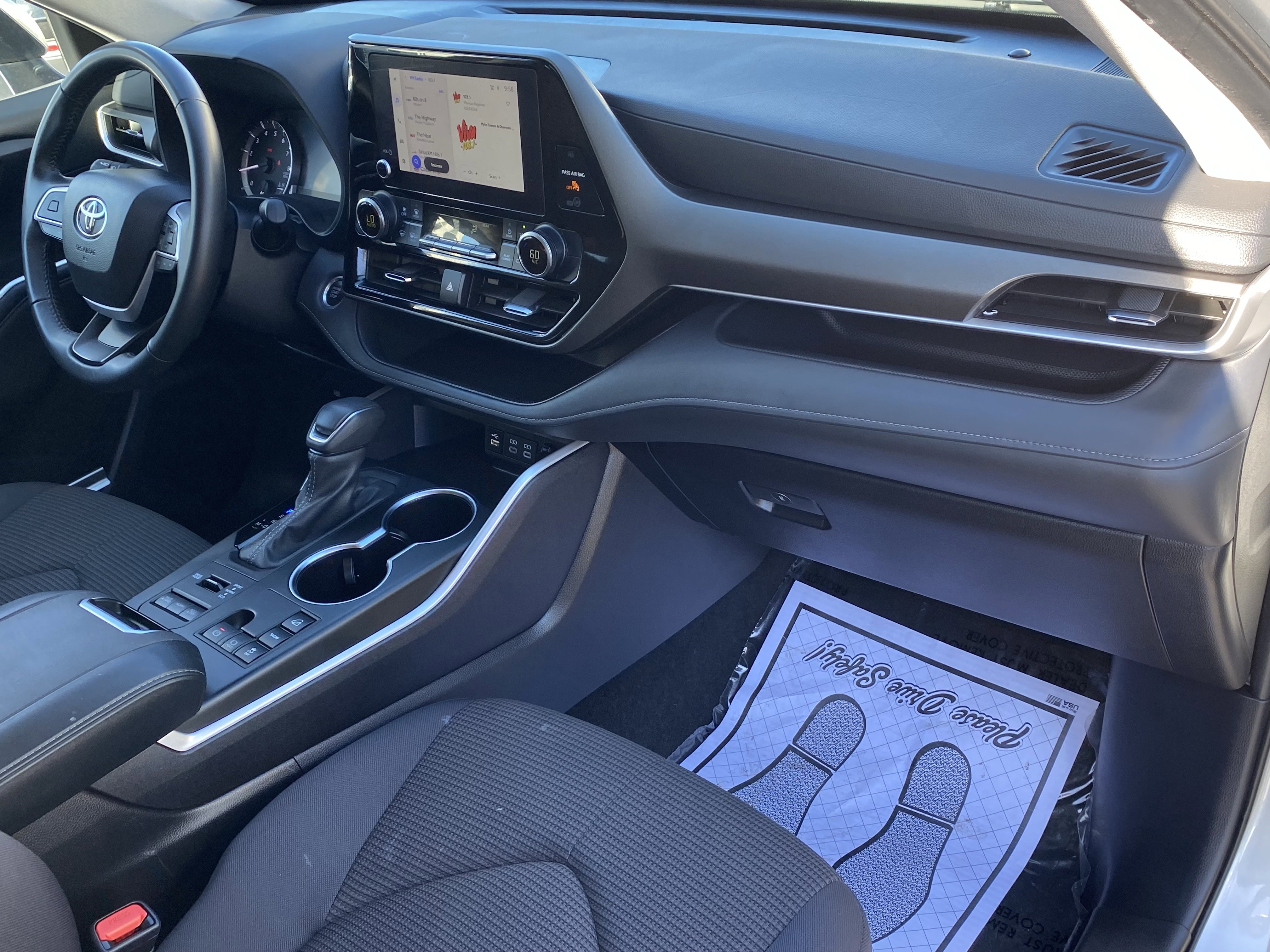 Used 2024 Toyota Highlander LE image 10