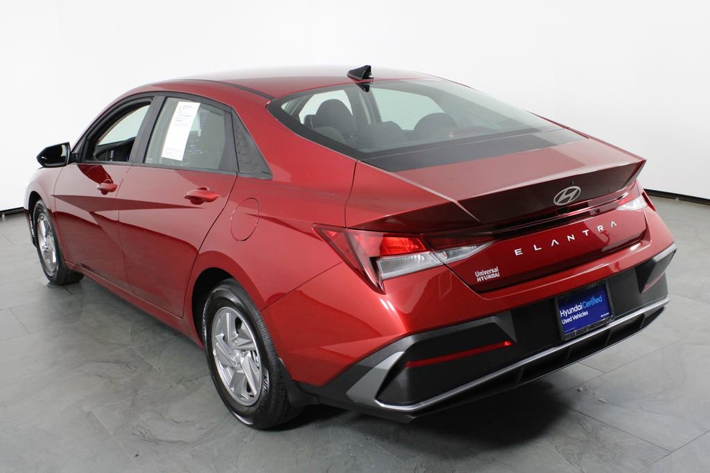Certified 2025 Hyundai Elantra SE image 4
