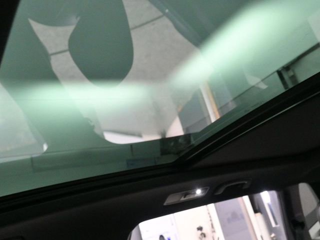 Used 2021 Volkswagen Tiguan SE R-Line image 23