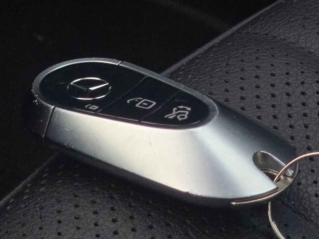 Used 2022 Mercedes-Benz EQS 580 4MATIC Sedan image 39